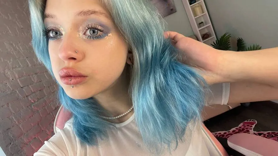 Chat with ClaudiaMaysons