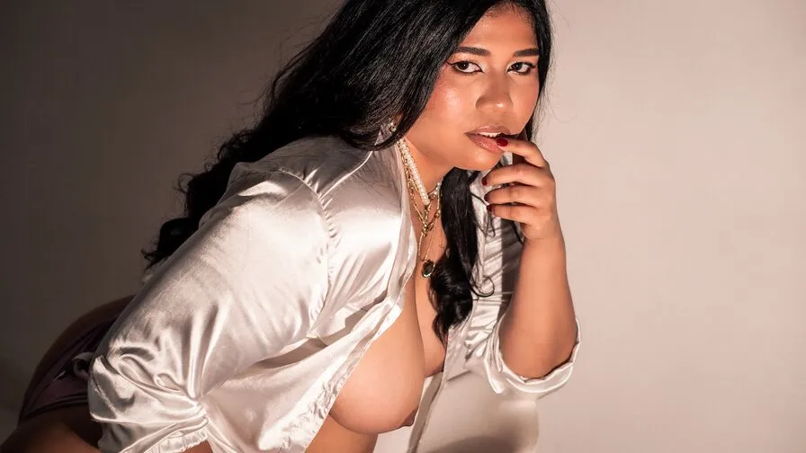 Chat with ZhamiraJones