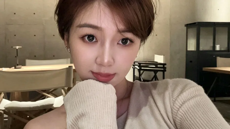 Chat with ZoeHana