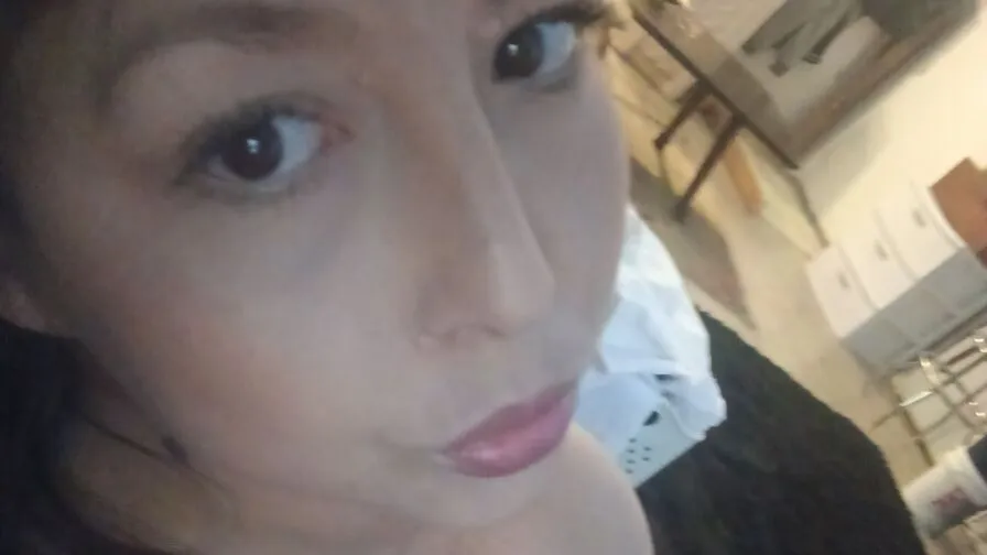 Chat with LolaLoced
