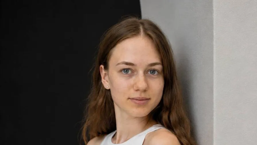 Chat with CleoraClouden