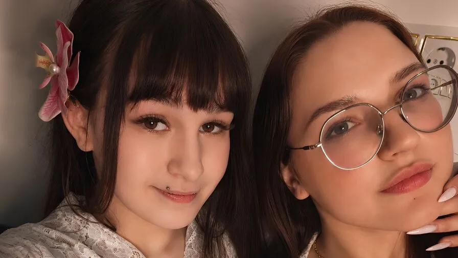 Chat with JazminAndSina
