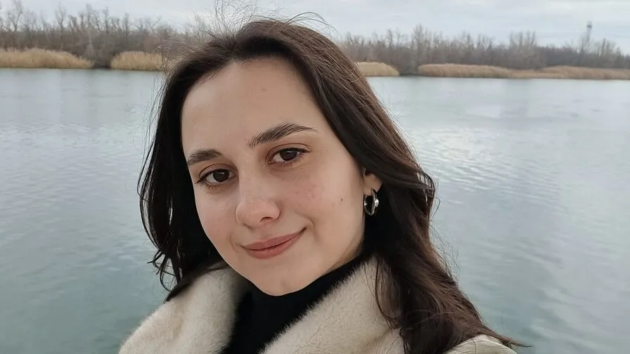 Chat with LateshaKaspar