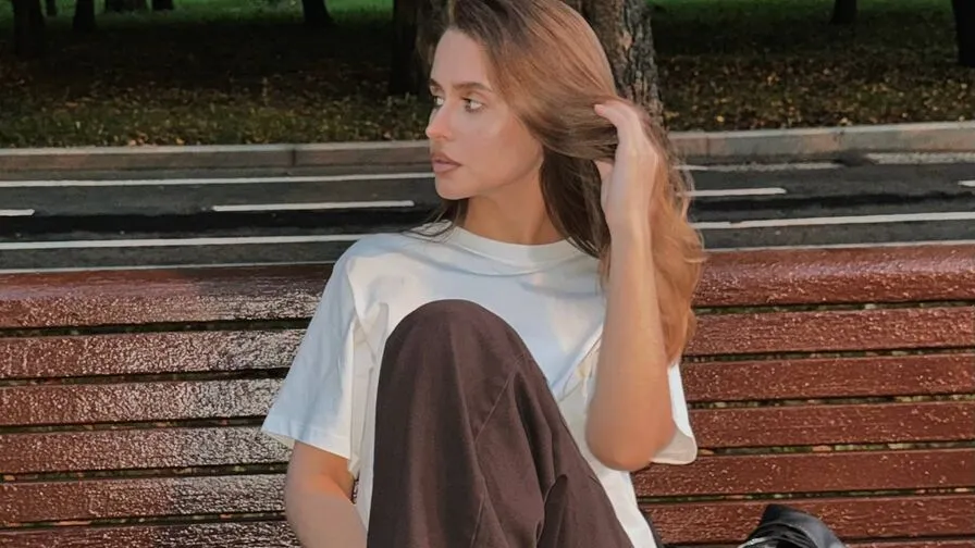Chat with LeslieDorian