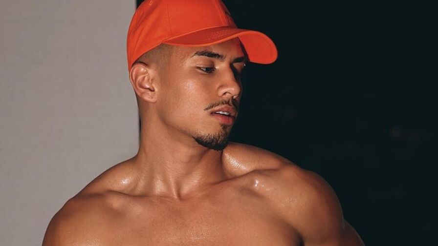 Chat with AaronRossie