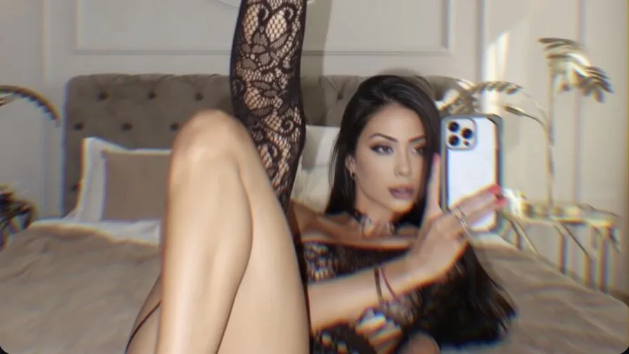 Chat with ZafiroLux