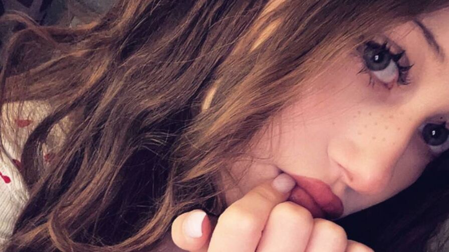 Chat with SimonaHaley