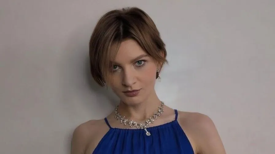 Chat with KarinaBiz