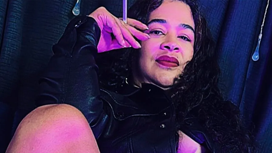 Chat with MadameVelour