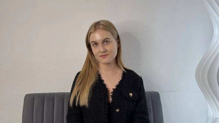 Chat with BellaMonson