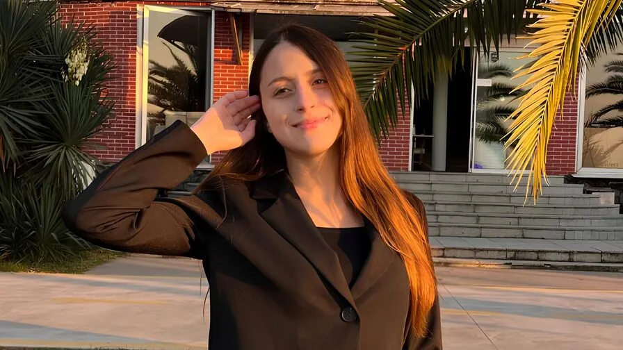 Chat with LeylaMargoni