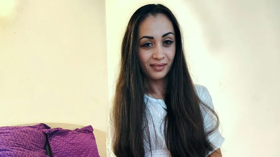 Chat with GiuliaLarry