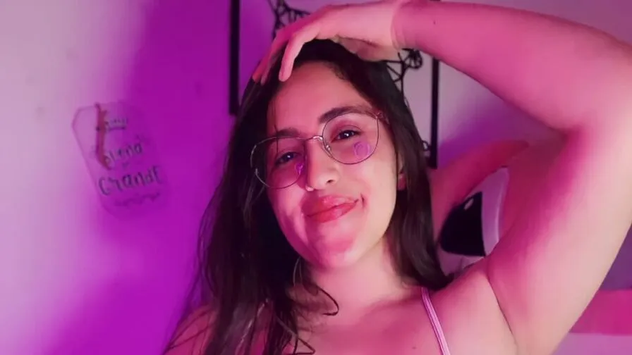 Chat with AmyVele