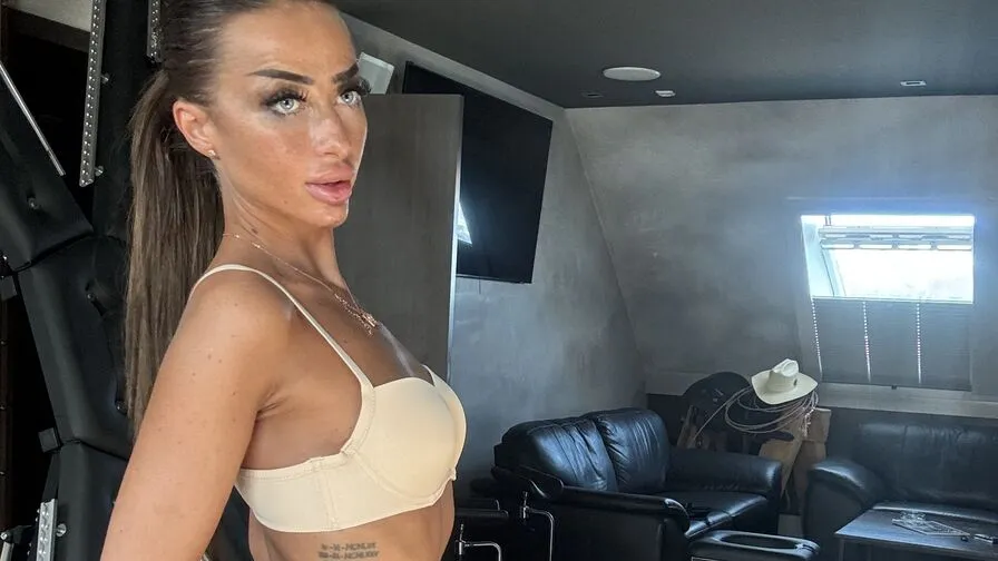Chat with SarahMiha