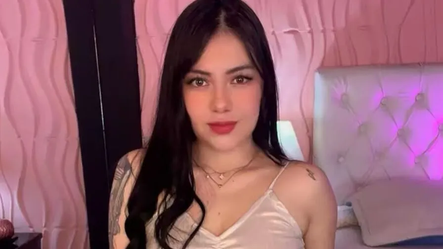 Chat with MiaNguyen