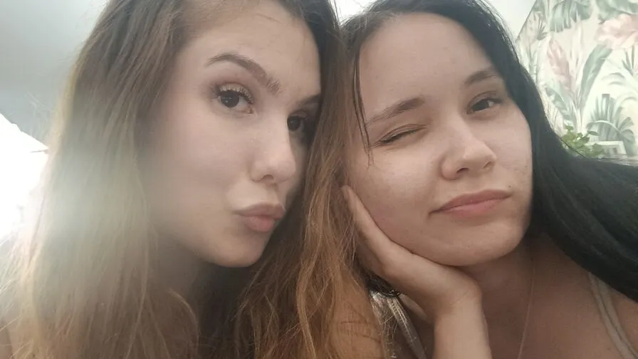 Chat with LisaAndSofa