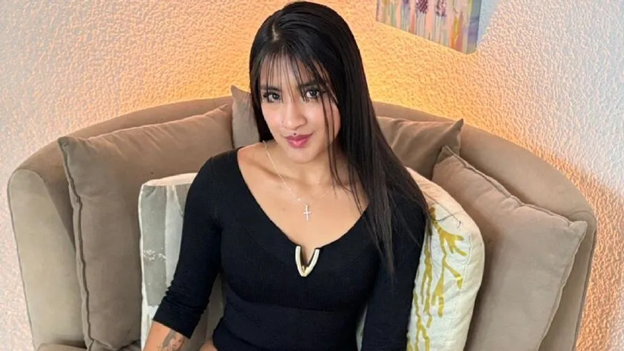 Chat with LauraDelcottse