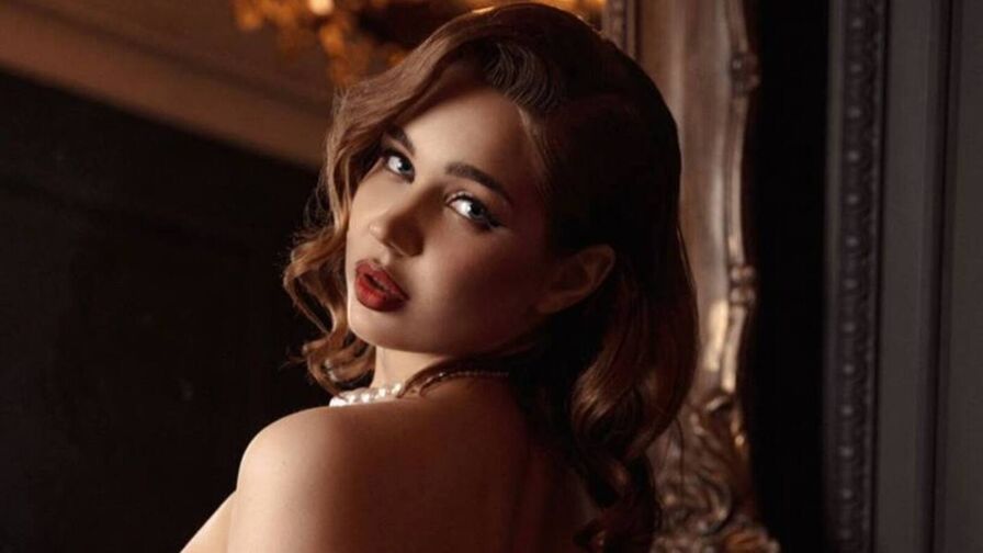Chat with HoneyHanna
