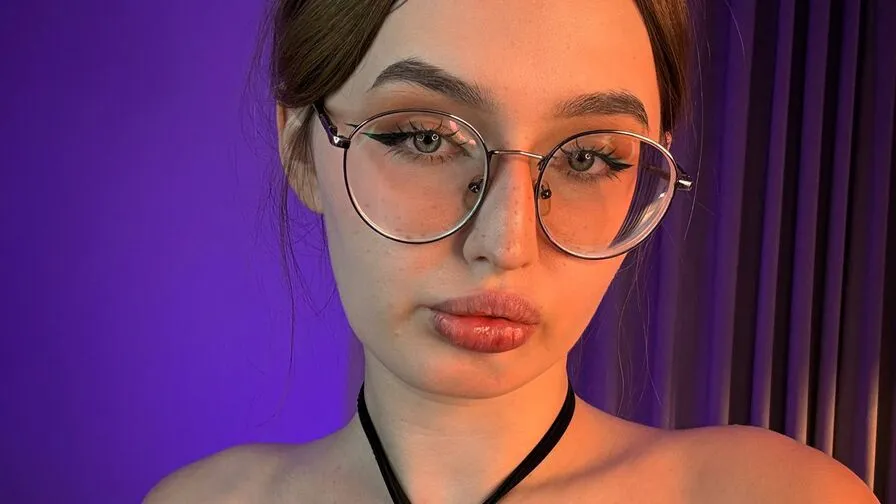 Chat with AdeLuna