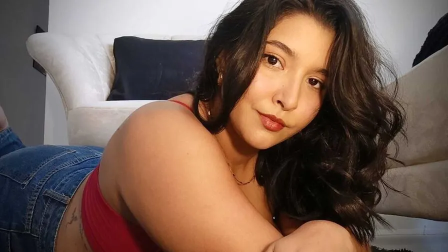 Chat with VictoriaJuno