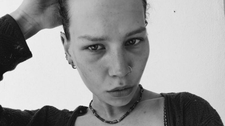 Chat with LeeanneYepes
