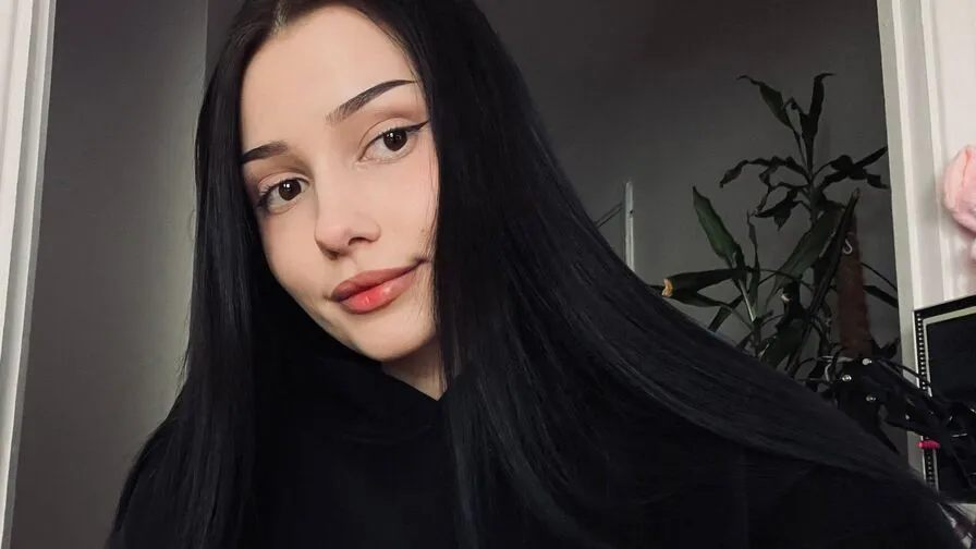 Chat with TeneshaLaton