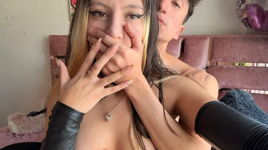 Chat with LaylaAndAlejo