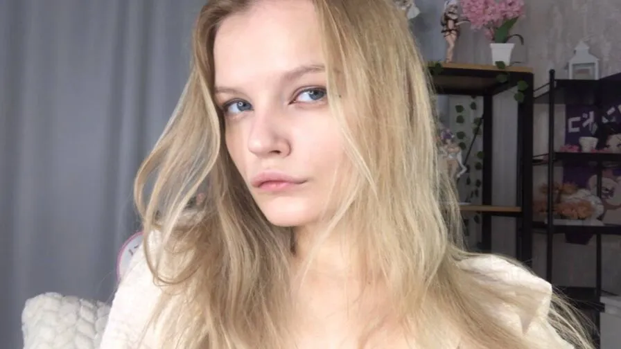 Chat with ShelyMilan