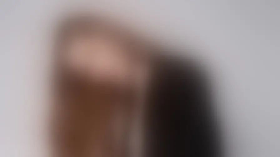 Chat with AdelaStephensen