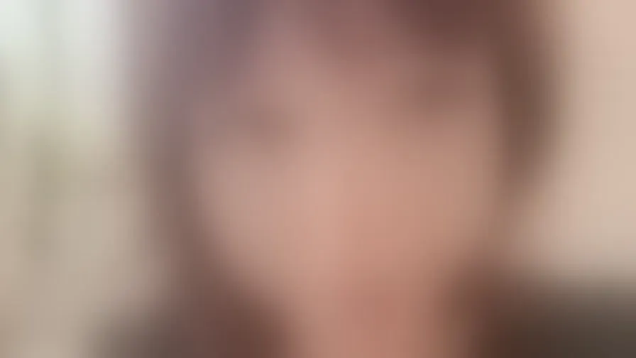 Chat with LeonaMuchow