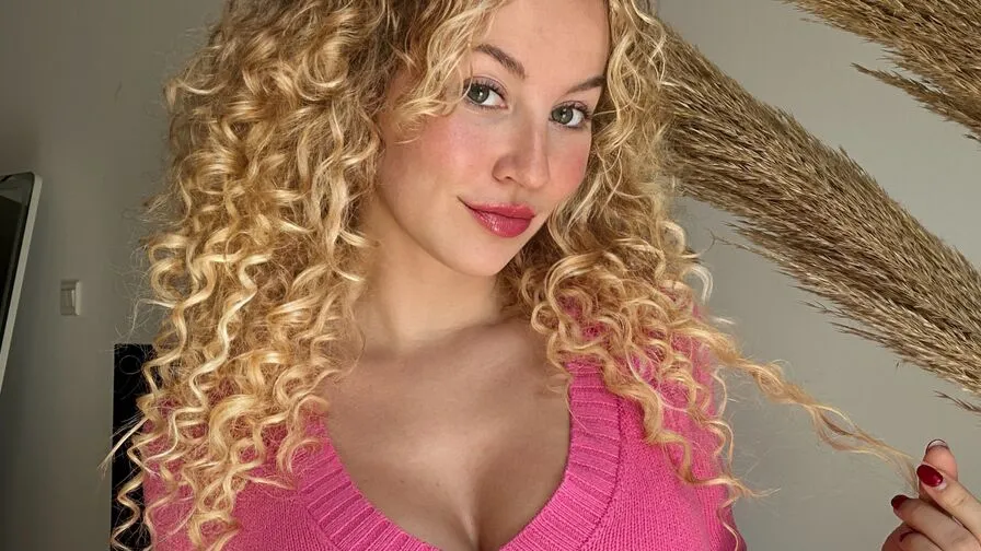 Chat with KarolinaRomero