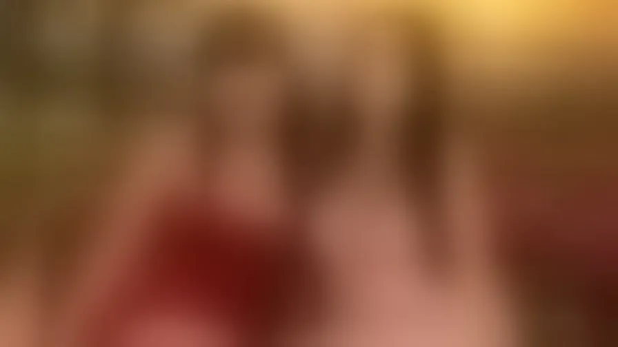 Chat with LuciaAndViana