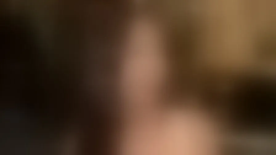 Chat with ElleinaSanchez