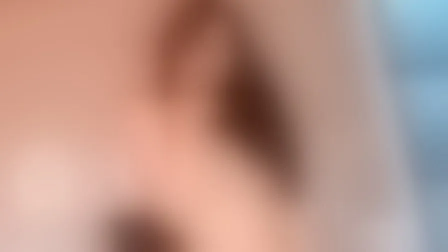 Chat with AlineMonroe