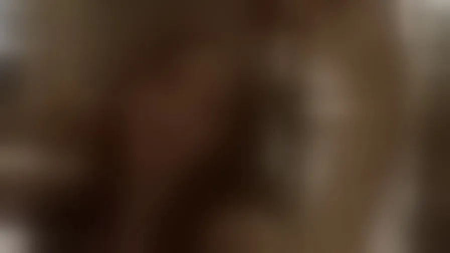 Chat with LunaRowe