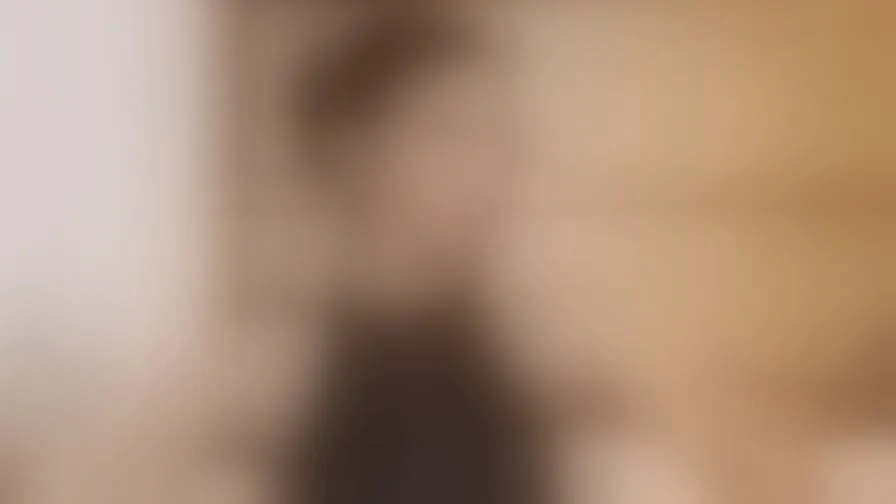 Chat with MoniRavena