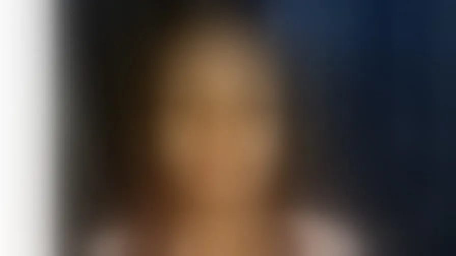 Chat with ArinaFrank